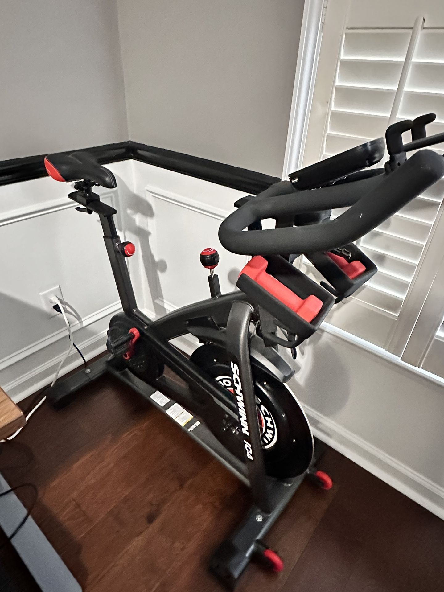 Schwinn Ic4 Indoor Cycling Exercise Bike