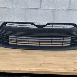 2023-2024 Toyota Corolla LE XLE Front Lower Grille oem