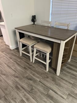 Dinner Room Table
