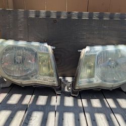 2005-2012 Toyota Tacoma Headlight Set