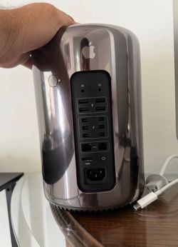 Apple late 2013 Mac Pro, 3.0GHz  8-Core, 64gb RAM, 512 SSD, Dual D700 12GB