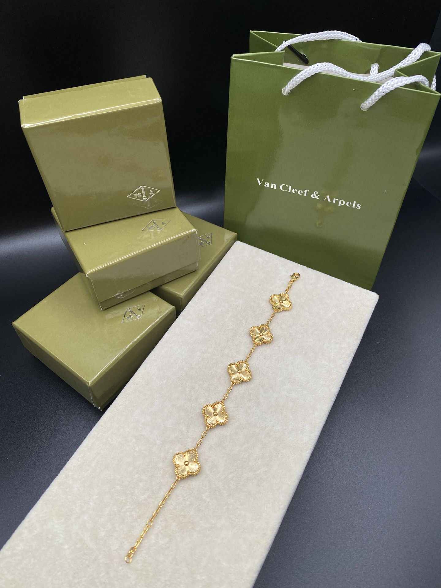5 Motifs Gold Clover Van Cleef And Arpels 
