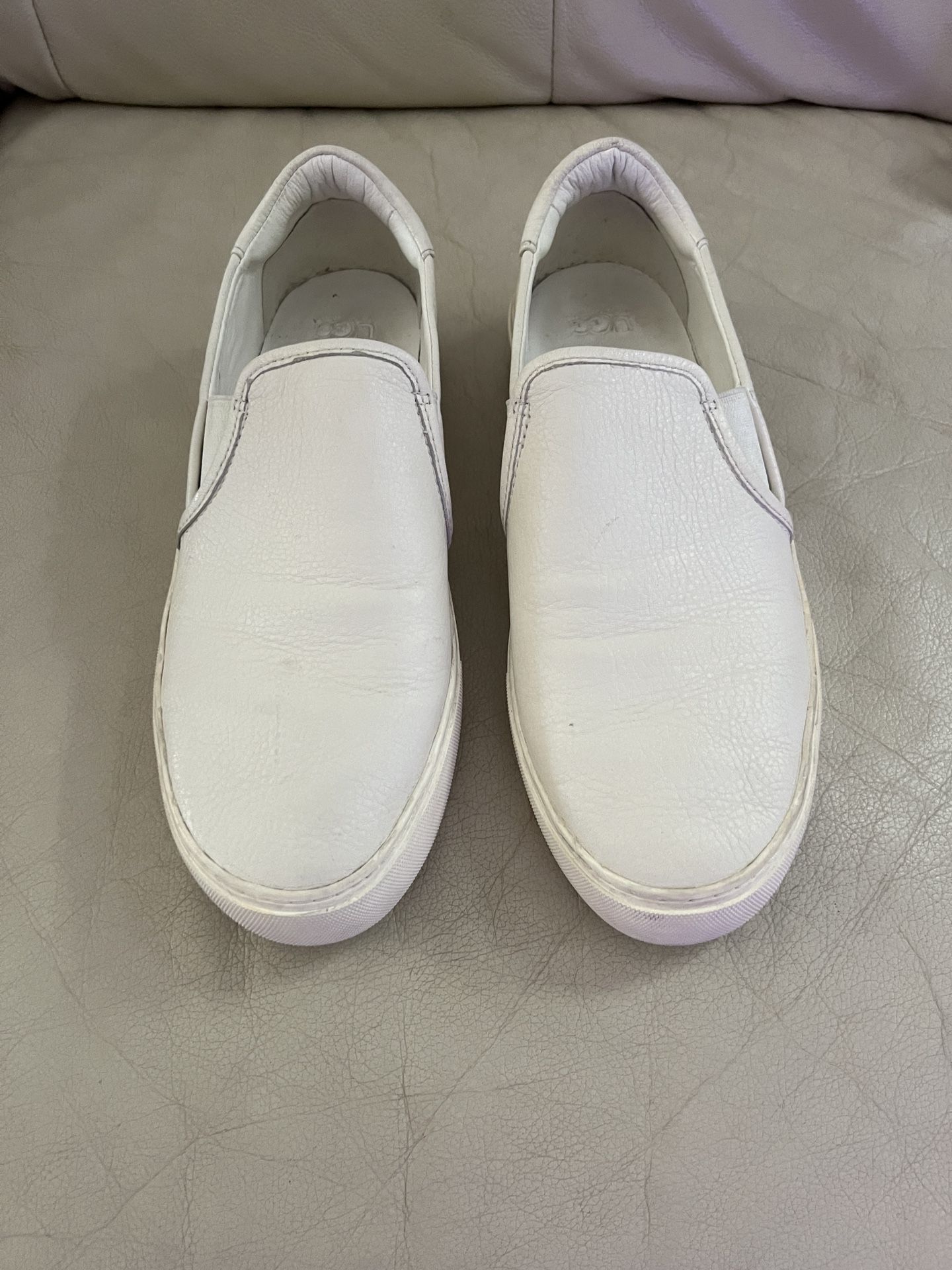 UGG Women Size 9,5. Leather, general contamination, needs cleaning