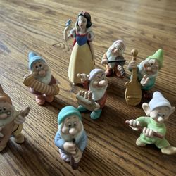 Vintage Rare Standing Snow White w Bird & the Seven Dwarfs Ceramic Figures Disney