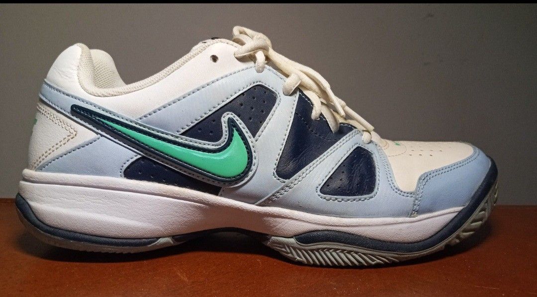 NIKE WOMENS CITY COURT VII WHITE RUNNING SHOES SNEAKERS SIZE 9