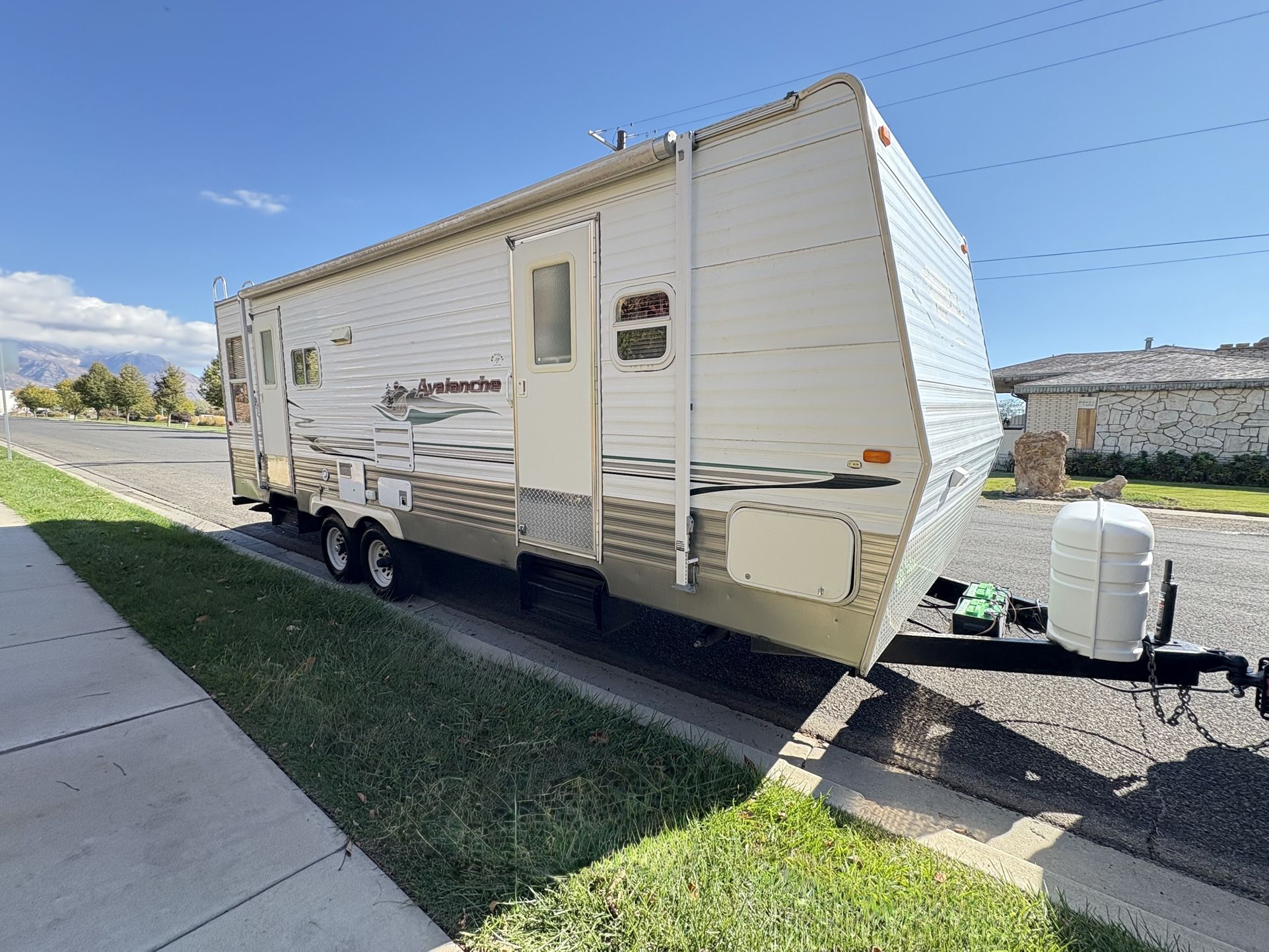 2005 Avalanche. Al Joe. 25 Feet With Slide Out