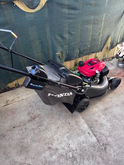 BRAND NEW HONDA HRN-216 VLAA /170CC/ ELECTRONIC START/ TWIN BLADE / GRASS BAG INCLUDED WITH FULL PRICE OFFER.