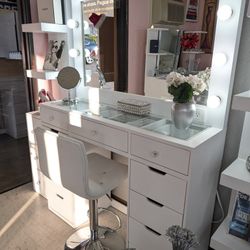 Vanity with XL mirror 