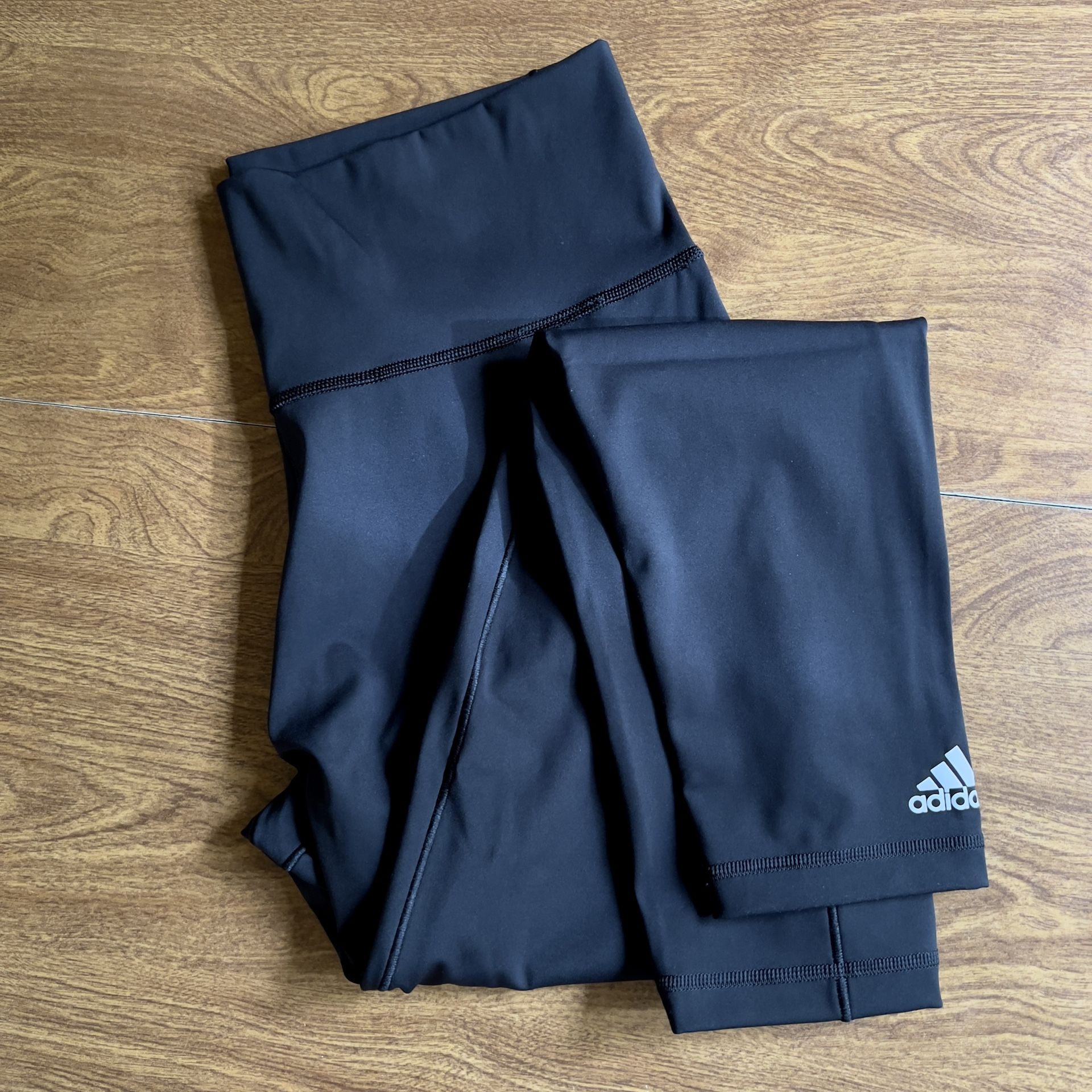 Adidas Women’s Black Logo Printed hem Activewear PullUp Legging size L NWOT