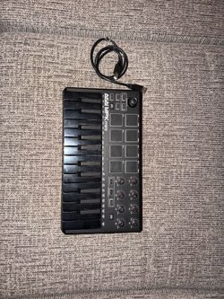 AKAI MPK MINI MIDI CONTROLLER