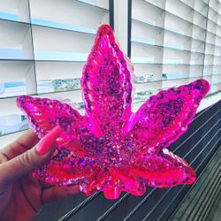 Customized Resin Weed Leaf Ash Tray 