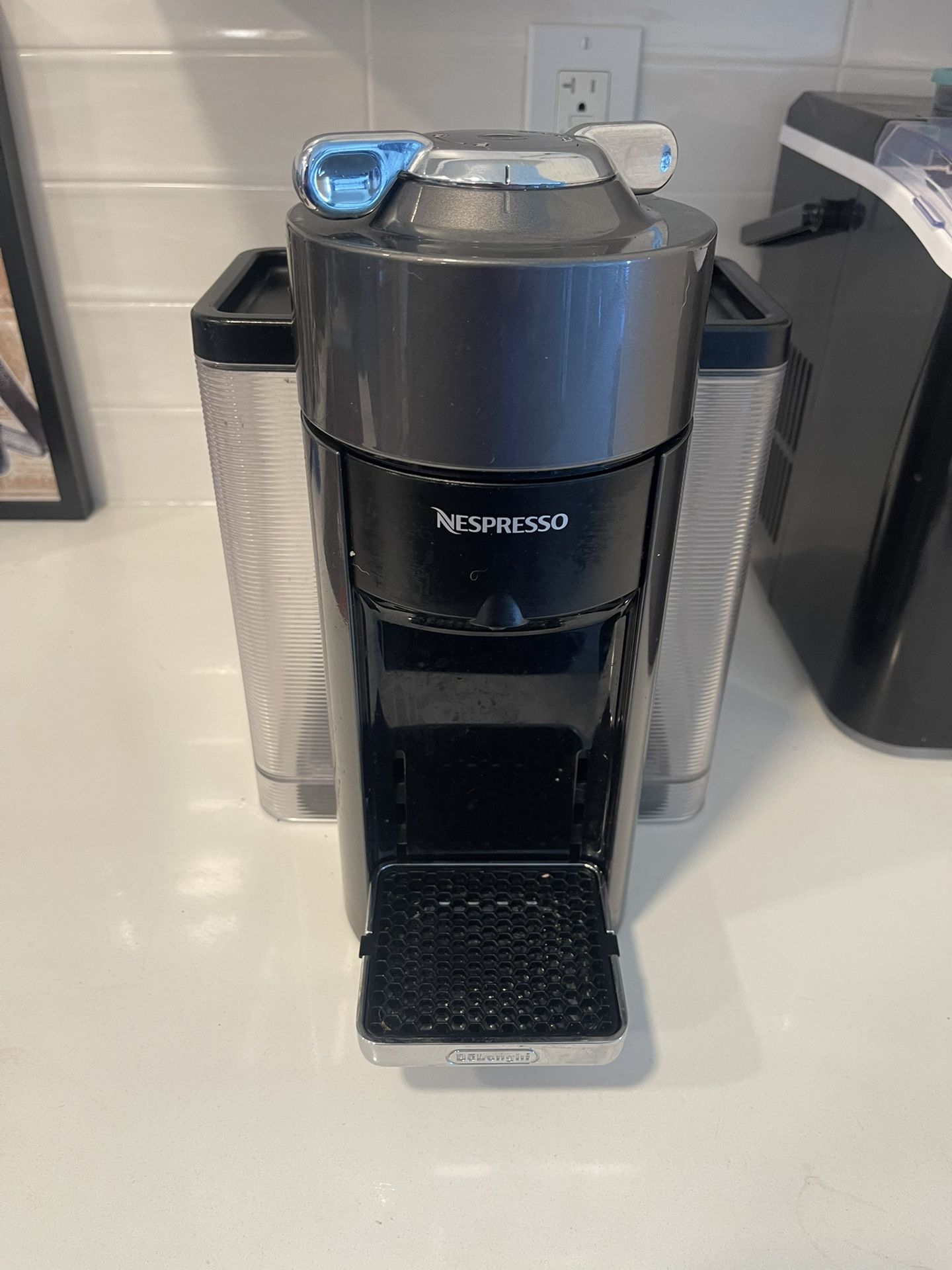 ☕ Nespresso Vertuo Coffee Machine by DeLonghi – Barely Used!