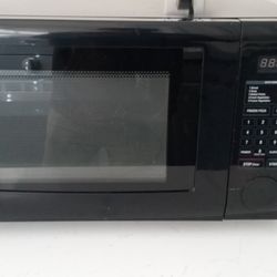 New Magic Chef Microwave -- Never Used 