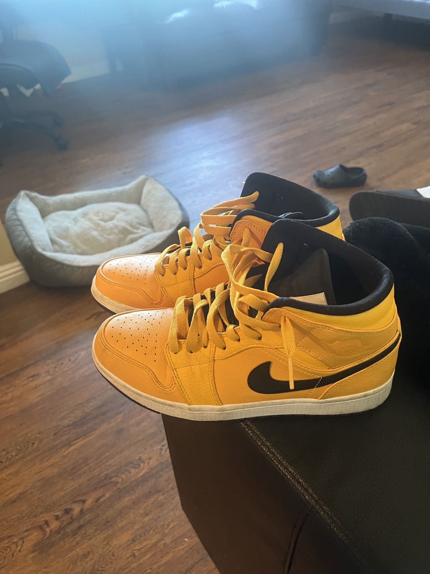 Air Jordan 1 Yellow