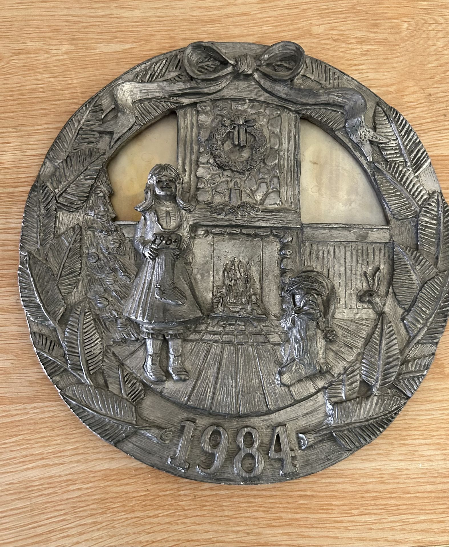 Vintage Collectible Michael Ricker Signed Pewter Christmas Plate 7”D Very Heavy In Mint Condition