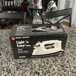 Vintage Black & Decker Light ‘n Easy spray, steam and dry iron