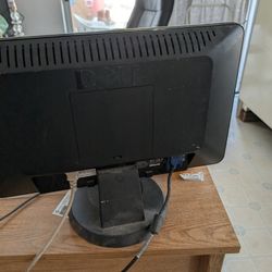 Multiple Pc Monitors Assorted Sizes 