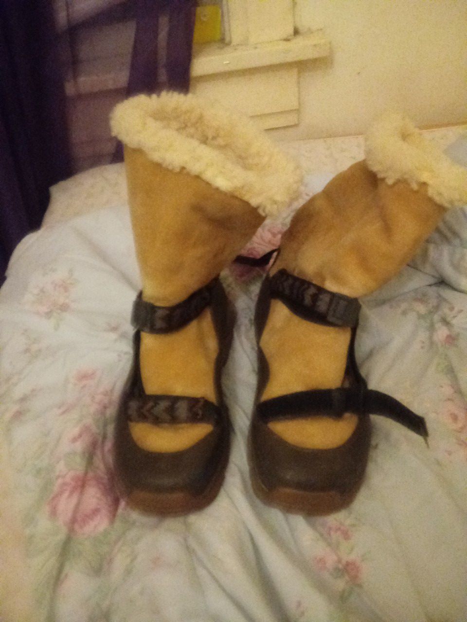 Teva female winter boots us size8