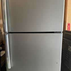 GE Refrigerator 