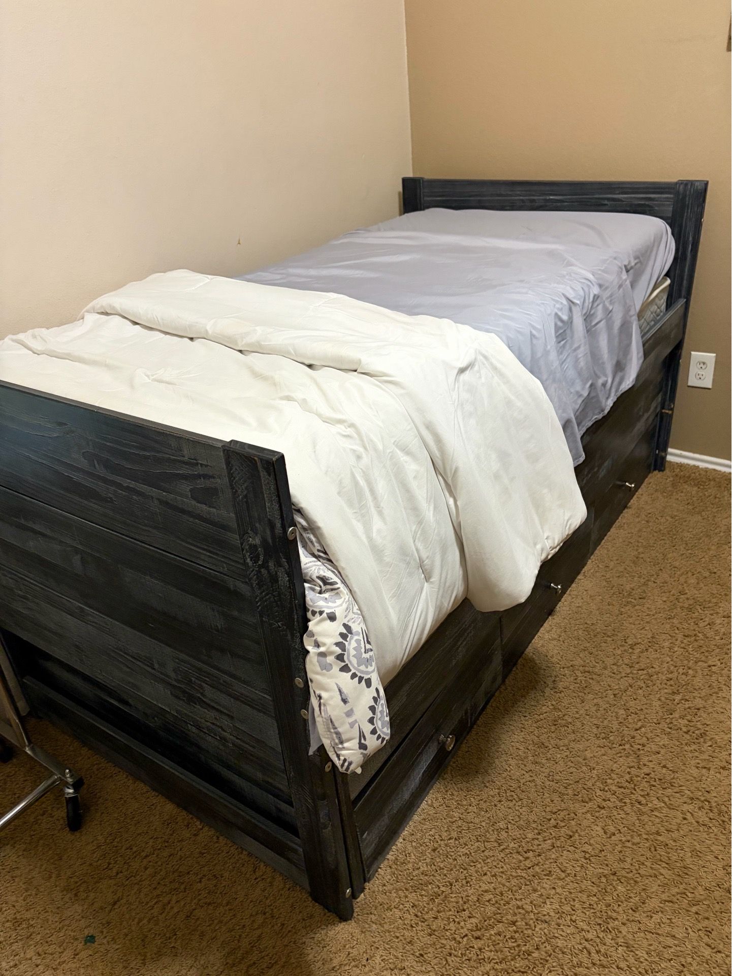 Twin bed & trundle