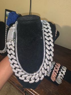 Beautiful iced out set with heavy thick 22in Cuban link and 20in tennis chain necklace
