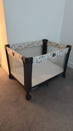 Graco Pack 'n Play Portable Playard : with mattresses