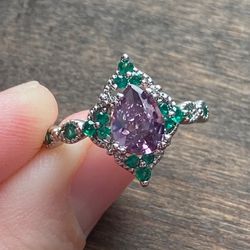 New Women’s Fashion Ring, Size 8