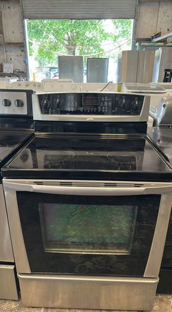 Whirlpool Stainless Steel Electric Range Smooth Top