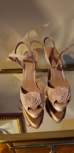 DESIGNER PINK SHOES.