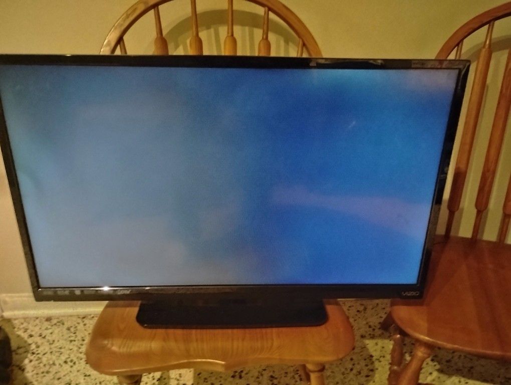 VIZIO 33" TV