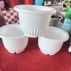 A set of 3 Hard Quality Plastic Plant Pots