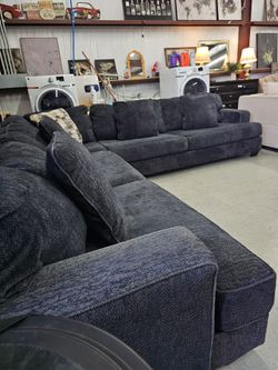 Large Cozy Ashley Furniture Sectional – Delivery Available