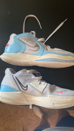 Nike Kyrie Low Basketball Sneakers