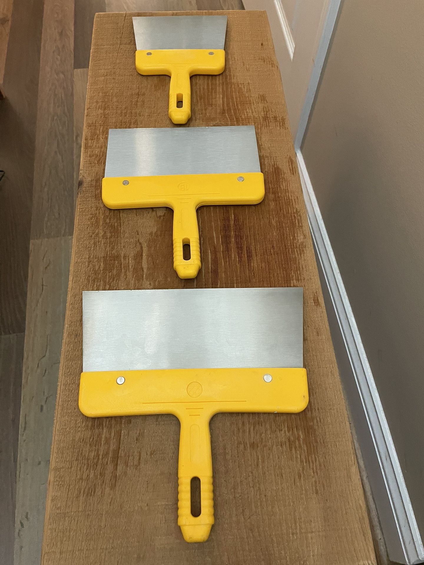 3 Pc. Taping Knife Set Putty Knives Metal with Plastic Handles