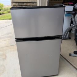 Mini Fridge With Freezer 