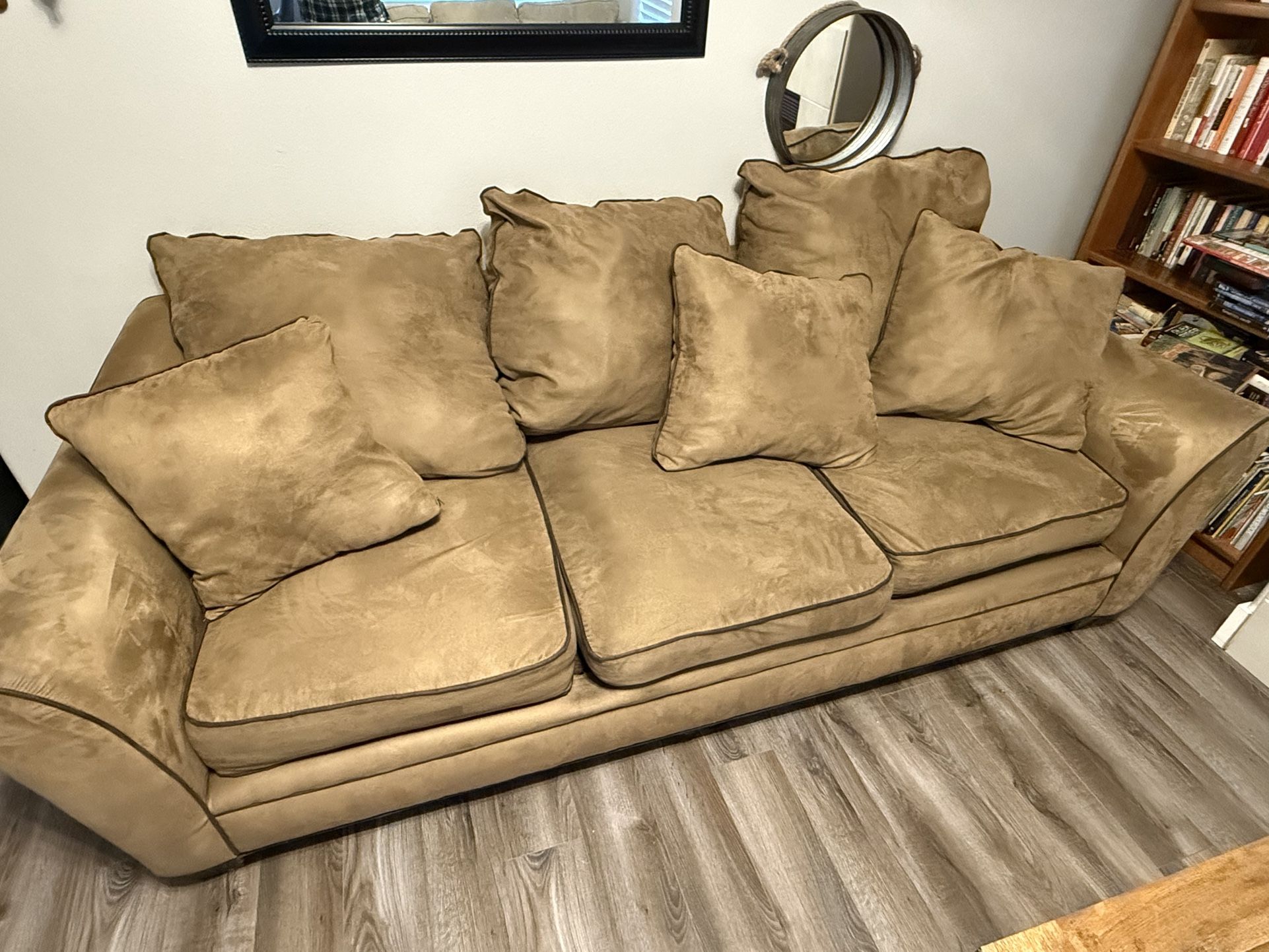 Brown Couch! Super Big And Comfy!!