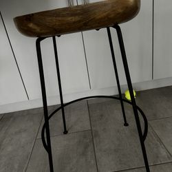 4 Wood Bar And Metal Bar  Stool