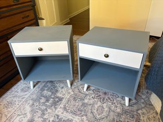 Set of nightstands
