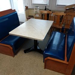  Diner Booth With Table.