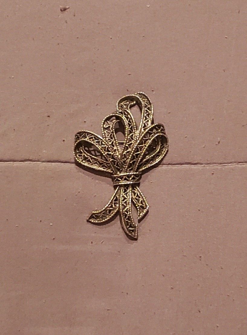 Vintage Metal Bow Brooch Pin