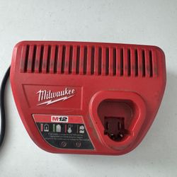 Milwaukee M12 Charger 