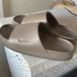 Nike Calm Slides. Mink Brown.
