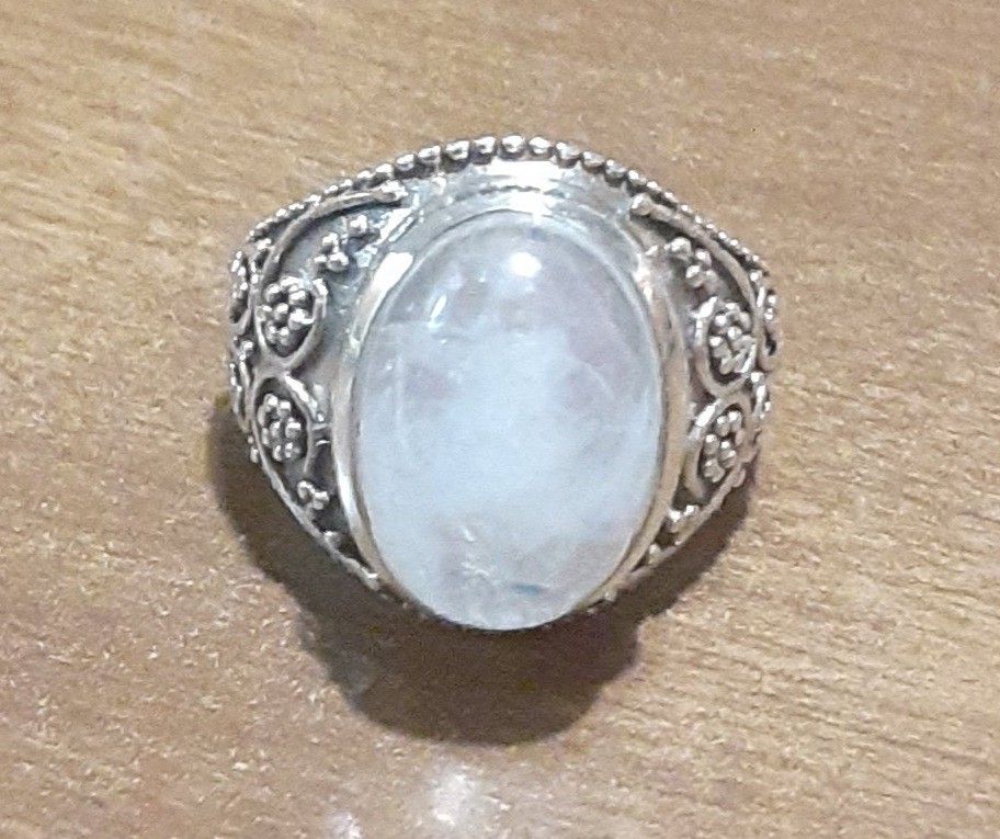 Beautiful. 925 Solid Sterling Silver Natural Moonstone Ring 