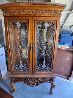 Beautiful heavy china cabinet