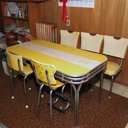 1950 ’s Retro Yellow Formica Table & Chairs 