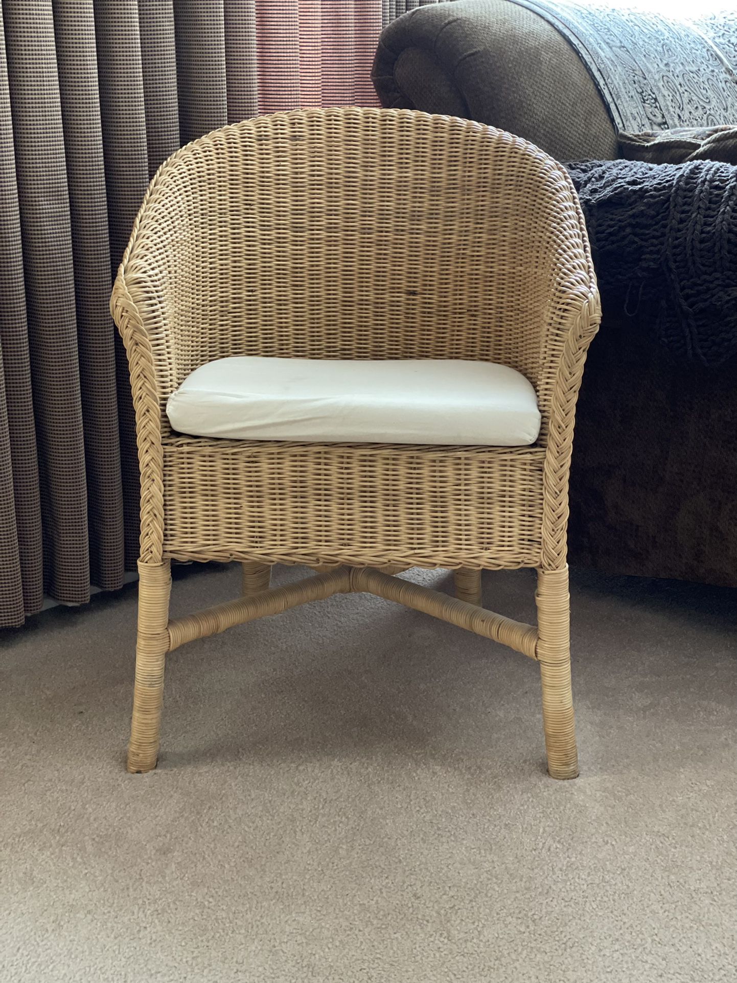 Gorgeous wicker indoor wicker chair with Cushion