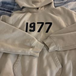 1977 ESSENTIALS (M)