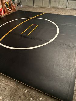 Wrestling mat