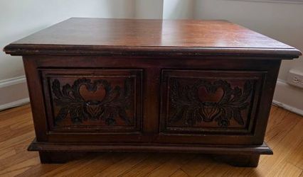 Elegant chest/coffee table
