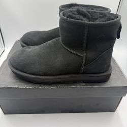 Classic Mini Black Boots Women’s Size 8